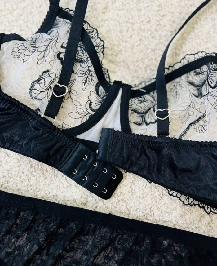 ست فنر دار اروپایی طوسی گلدوزی مشکی