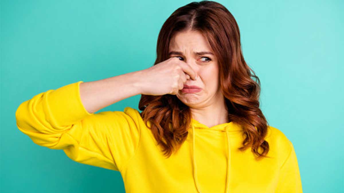 علل شایع بوی بد لباس زیر زنانه