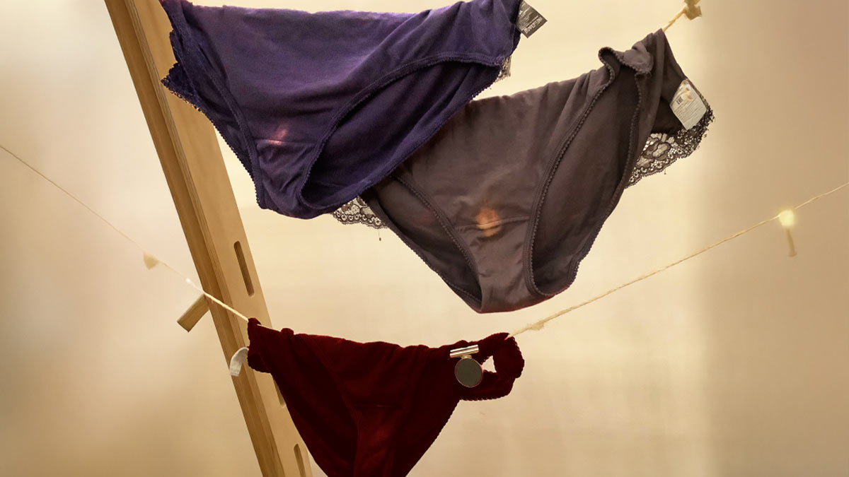 علت زرد شدن لباس زیر زنانه | نکات پیشگیری + رفع این مشکل