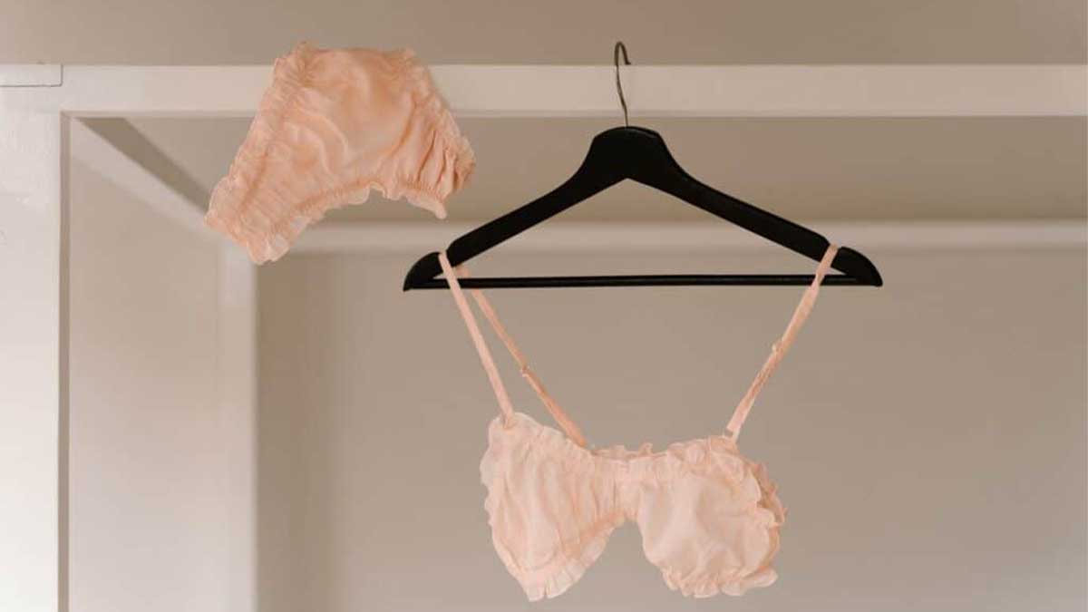 ارزیابی اولیه وضعیت لباس زیر کهنه