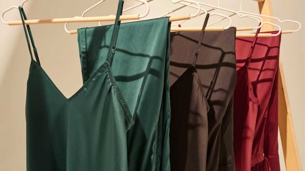 روش‌های شستشو و خشک کردن لباس خواب ساتن و توری